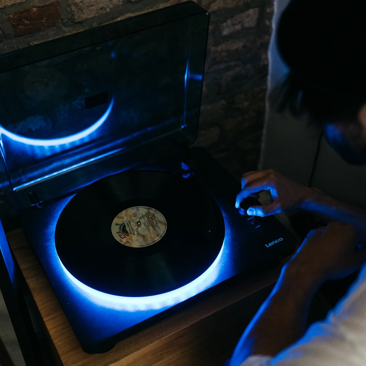 Lenco LS-50LED Turntable with PC Encoding, Speakers and LED Lights ...